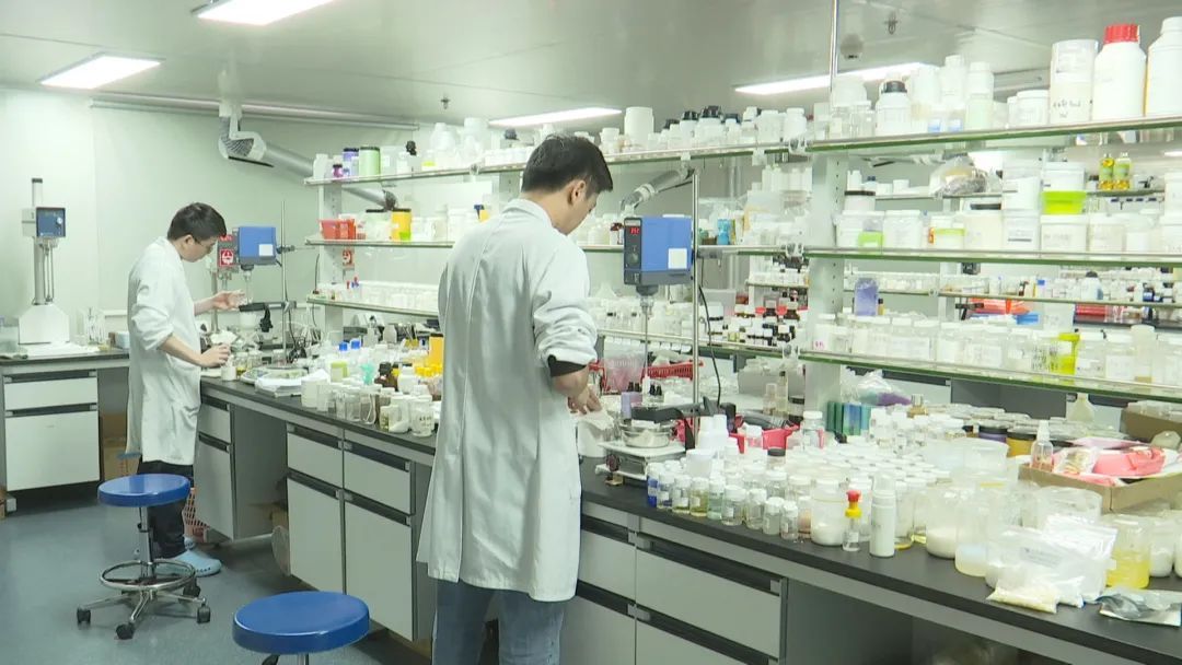 也为整个护肤品OEM供货行业树立了良好的典范