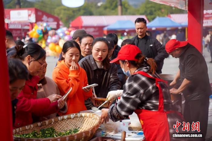 4500名选手参与贵州红·山水越野挑战赛 沉浸式体