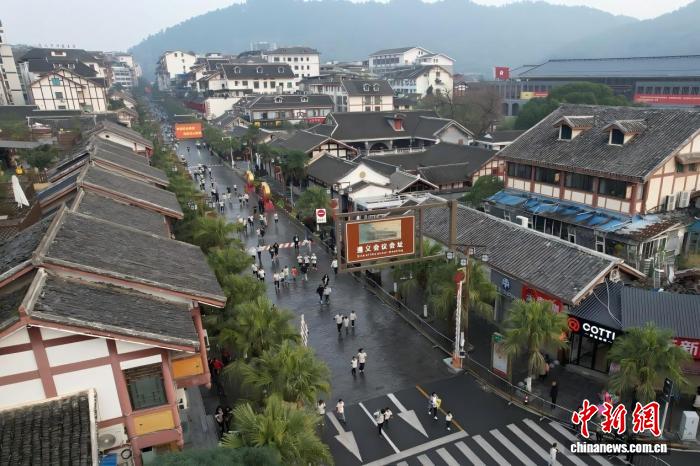 4500名选手参与贵州红·山水越野挑战赛 沉浸式体