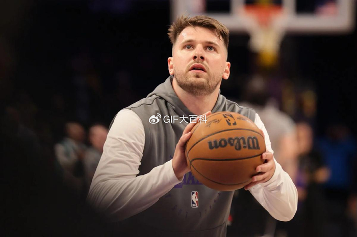 东契奇0.5秒绝杀引爆西部格局，文班亚马准四双