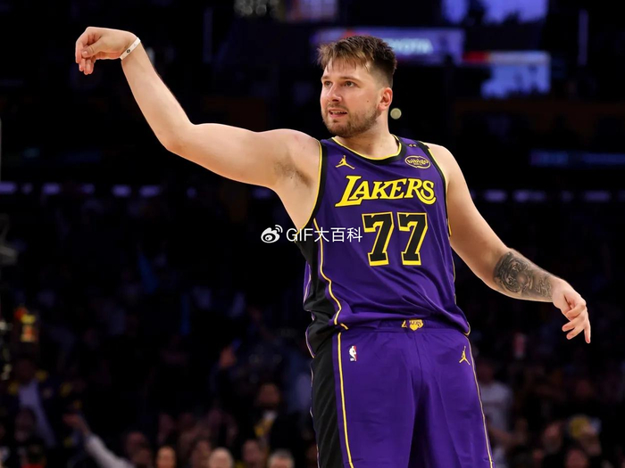 东契奇0.5秒绝杀引爆西部格局，文班亚马准四双