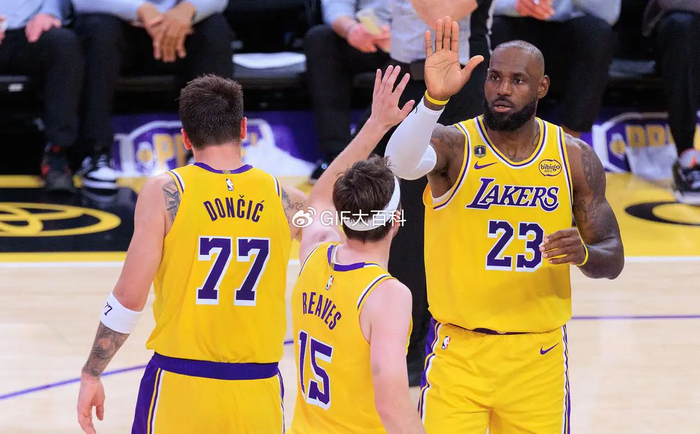 东契奇0.5秒绝杀引爆西部格局，文班亚马准四双