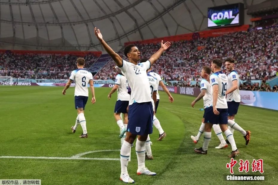 英格兰6-2伊朗年轻球星闪耀 中国裁判时隔20年执