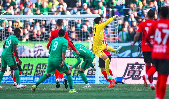 国安双判罚遭足协认定误判 争议判例成焦点