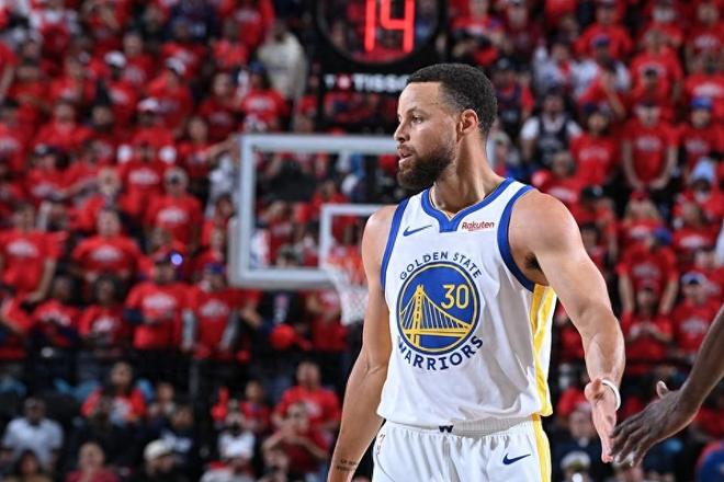 勇士末节13分逆转快船 库里三分神迹助队抢第八