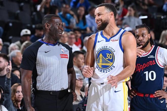 勇士末节13分逆转快船 库里三分神迹助队抢第八