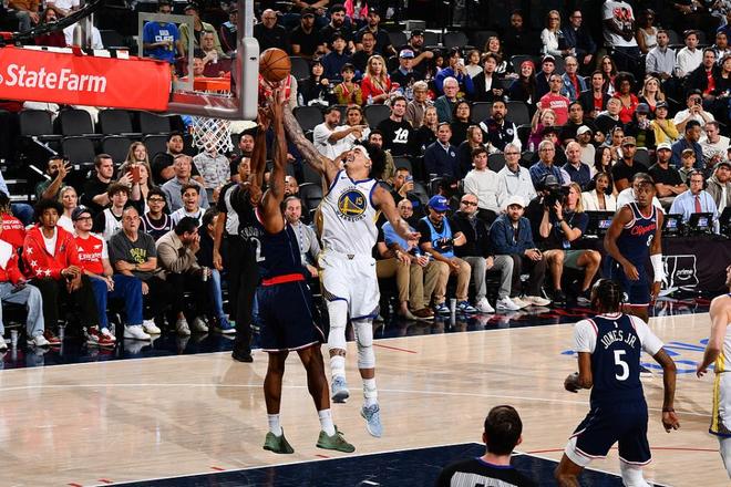 勇士末节13分逆转快船 库里三分神迹助队抢第八