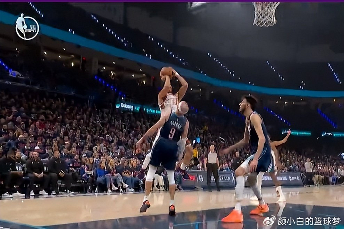 布克质疑裁判吹罚遭罚金 NBA取消其技术犯规引争